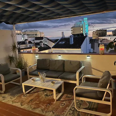 Fab Centre With Rooftop Terrace - Rdr451 アパート